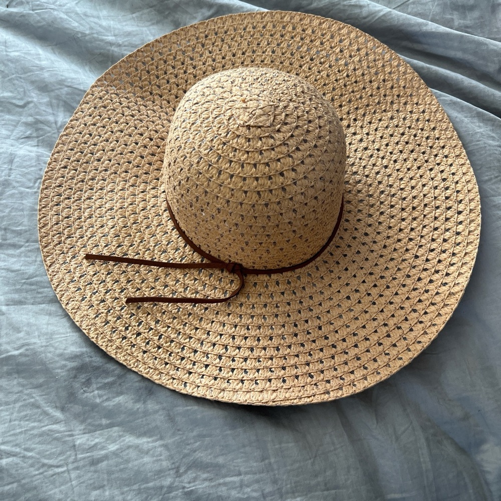 Tan and Brown Wide-Brimmed Sun Hat with Leather Band